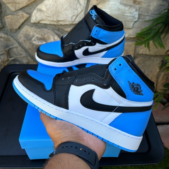 Air Jordan 1 High “UNC Toe” Size 6Y - Picture 5 of 10